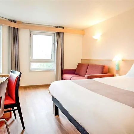 Ibis Styles Paris بُواسي